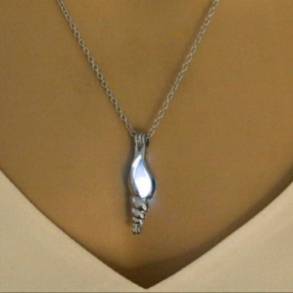 NEW Glow in the Dark Blue Conch Shell Pendant Necklace